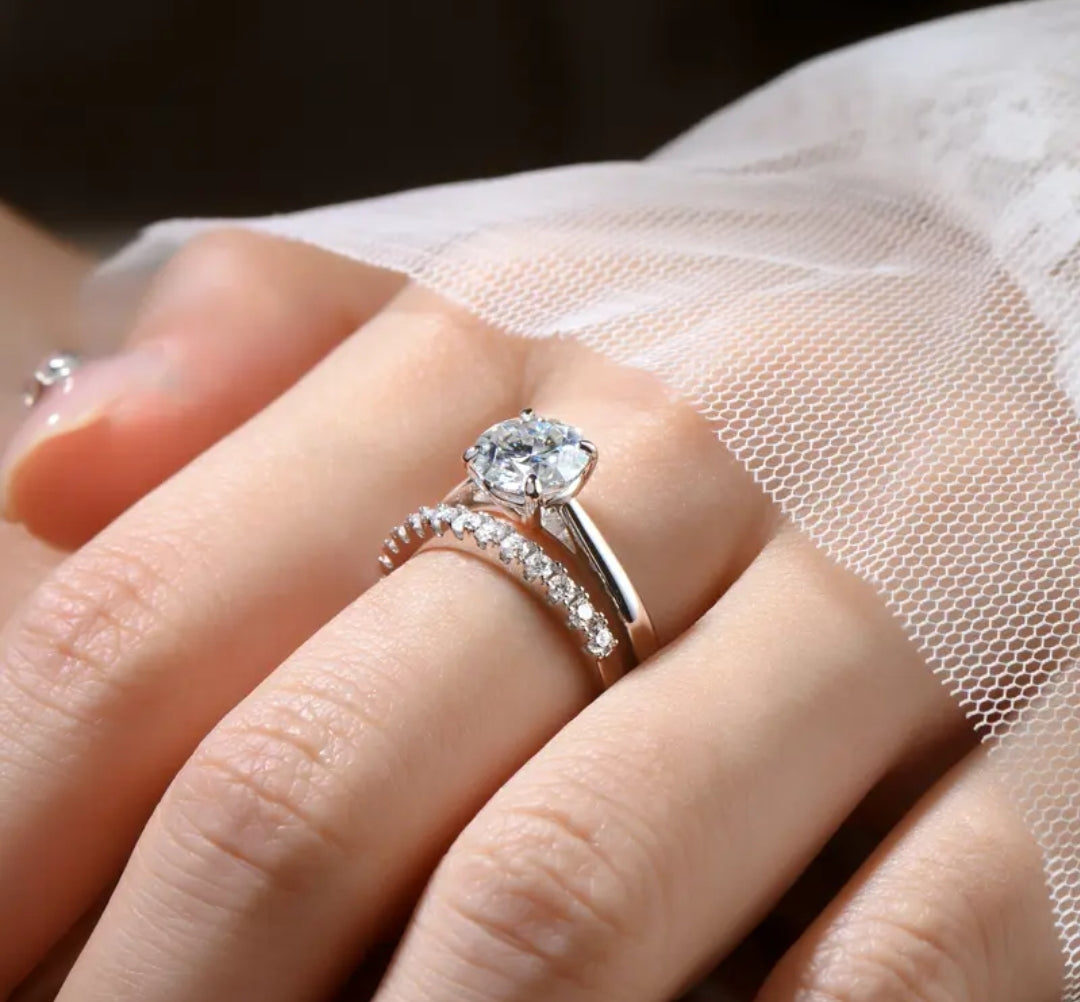 8mm and 2mm*13pcs moissanite engagement ring